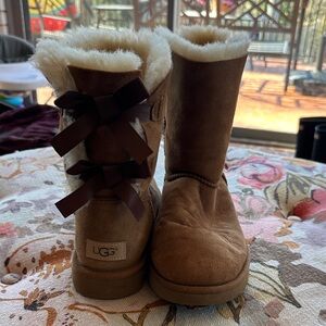 UGG Tan Boots with Shearling and Bows